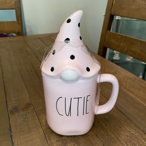 *SOLD* RAE DUNN NEW CUTIE MUG WITH GNOME TOPPER